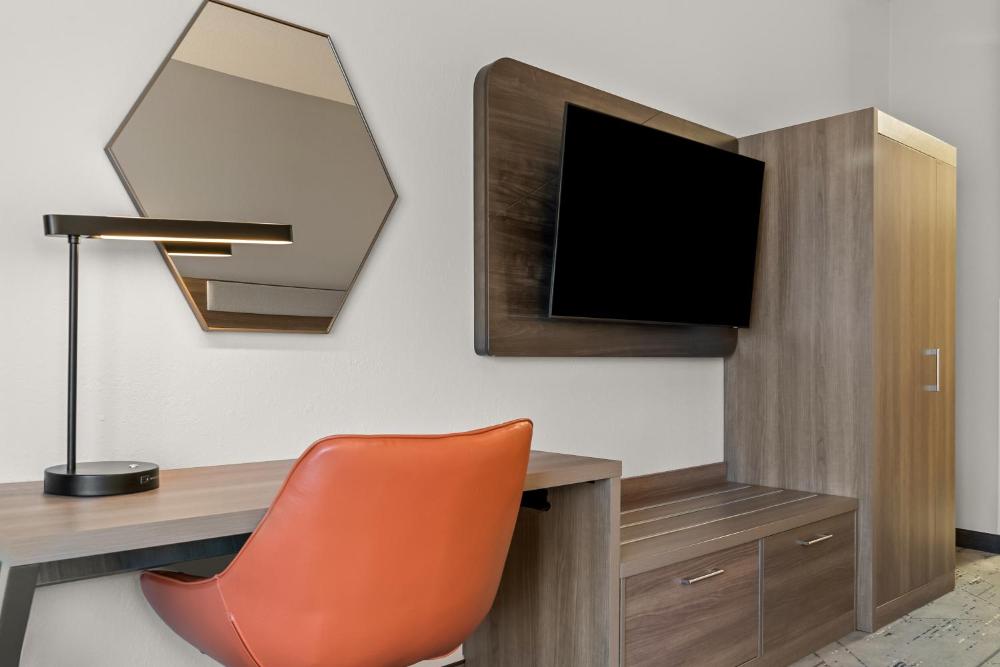 King Suite with Roll-in Shower - Mobility Access interior